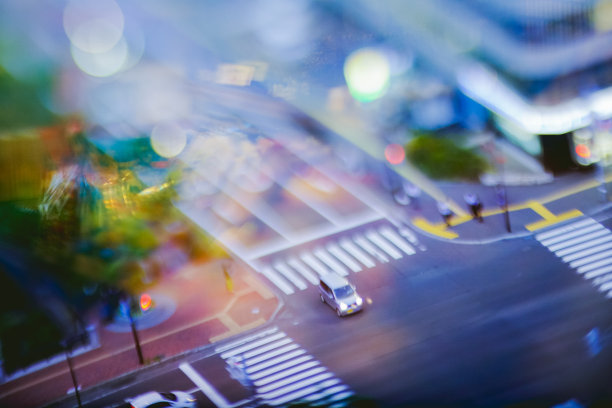 日本夜间交通道路的照片图片下载