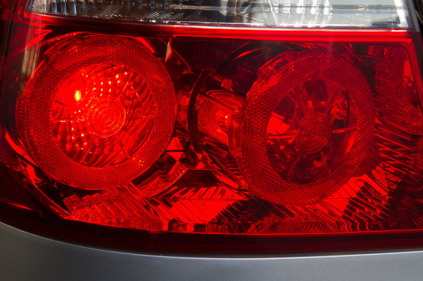 后灯:乘用车的后灯图片下载