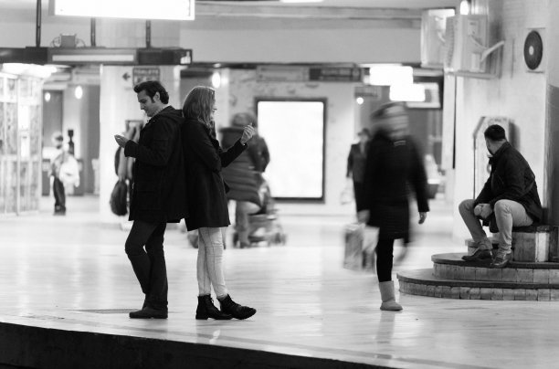 社交媒体成瘾图片下载