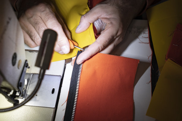 裁缝带缝纫机图片下载