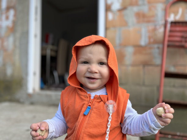 小男孩遇见世界各地图片下载