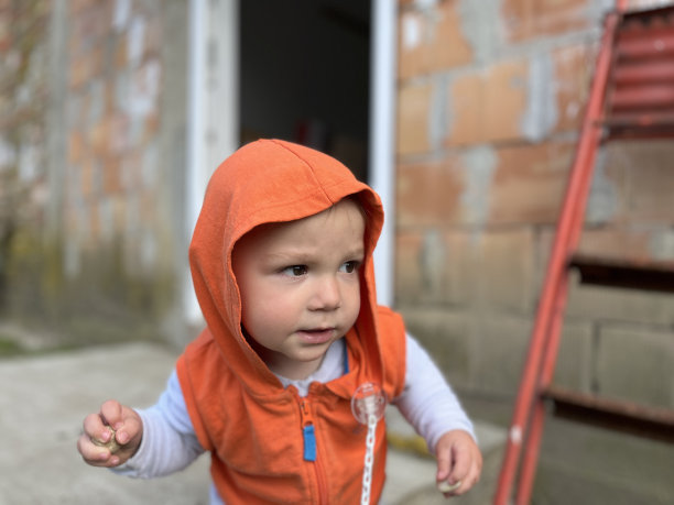 小男孩遇见世界各地图片下载