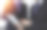 商务人士站在阳光明媚的现代办公室里，在会议上讨论演示文稿。不知名的商人和同事在笔记本电脑上搜索一些信息，律师在谈判。团队合作及伙伴关系理念图片下载