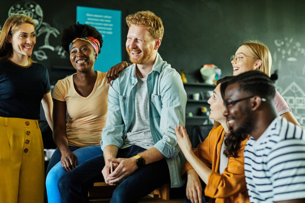 商务会议女商人女办公室肖像工作职业快乐的微笑团队合作同事商人创业创造性的学生教育项目图片下载