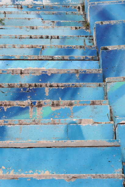 旧的蓝色混凝土楼梯背景图片下载