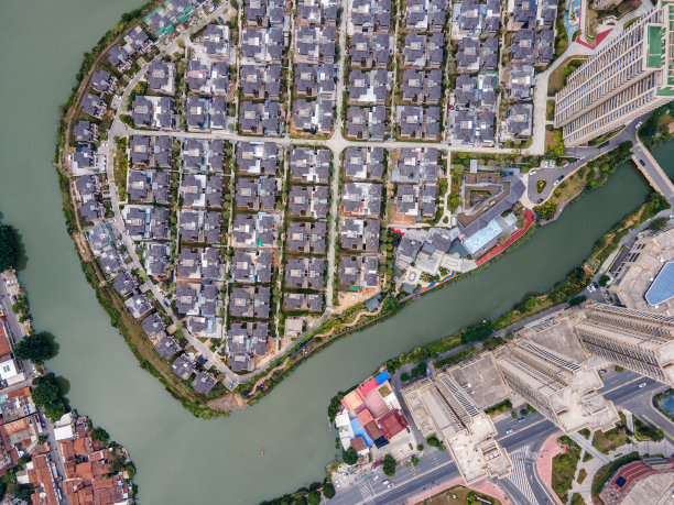 现代城市中的别墅和高层建筑图片下载