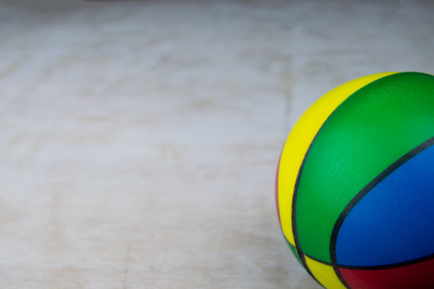 篮球玩具表面是白色木纹橡胶球图片下载