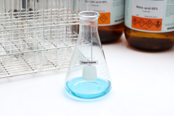 瓶中硫酸铜，实验室和工业中的化学制品图片下载