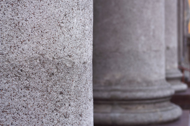 市中心一根柱子的细节图片下载