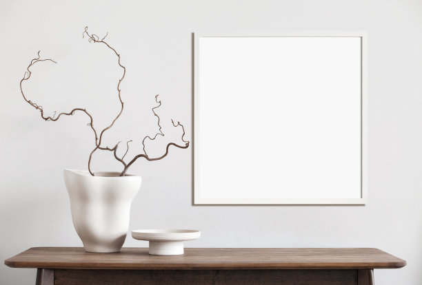 室内设计中的艺术品模型。墙上的空白画框。广场方向图片下载