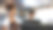 学生来昌凯实习当咖啡师，女学生聚精会神地听老师讲了什么，故意写下名字装置专门命名为咖啡机的老师告诉。图片下载