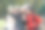 可爱的一家人在山林的一座桥上用智能手机拍照图片下载