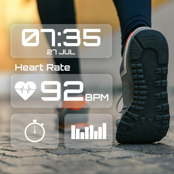 在公园里跑步的男人。健康的跑步者与智能手表。技术、培训、健康理念。图片下载