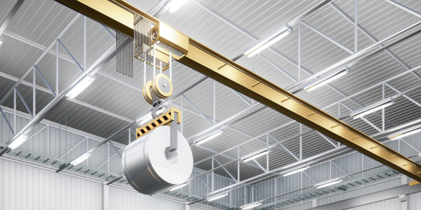 工厂或仓库内的轧钢、不锈钢或镀锌钢卷的三维渲染。包括架空起重机、吊钩。在制造或生产过程中提升工业产品。图片下载