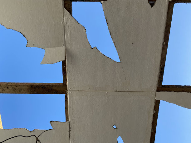 建筑物屋顶的废墟图片下载