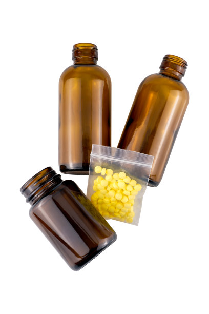 玻璃瓶，用来装白色背景的分离药片图片下载