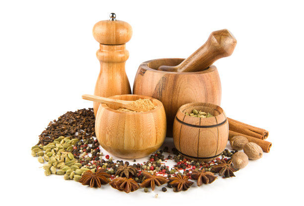臼与杵，手磨和香料隔离在白色。图片下载