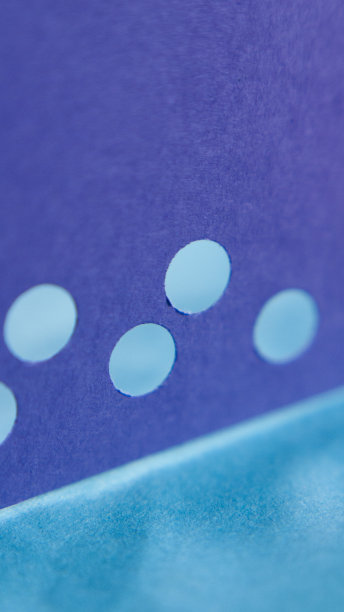 有洞的纸板图片下载