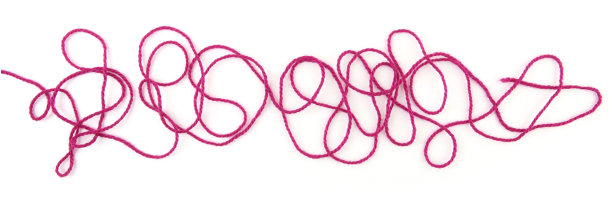 纠结的彩色棉线孤立在白色背景上。图片下载