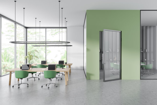 正面视图明亮的办公室内部的电脑，办公桌图片下载