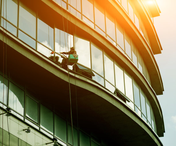 清洁窗户的人图片下载