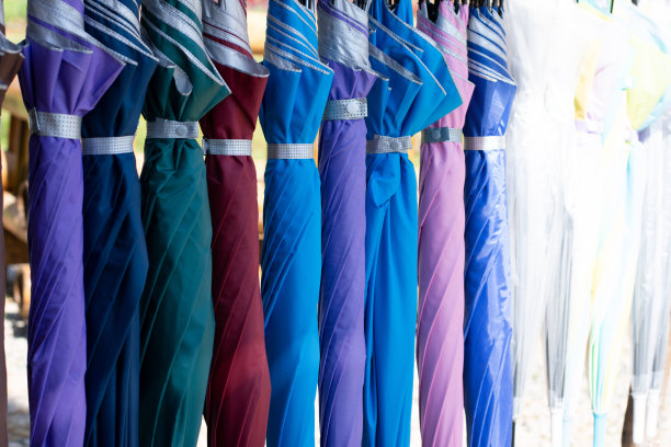 不同颜色的阳伞图片下载