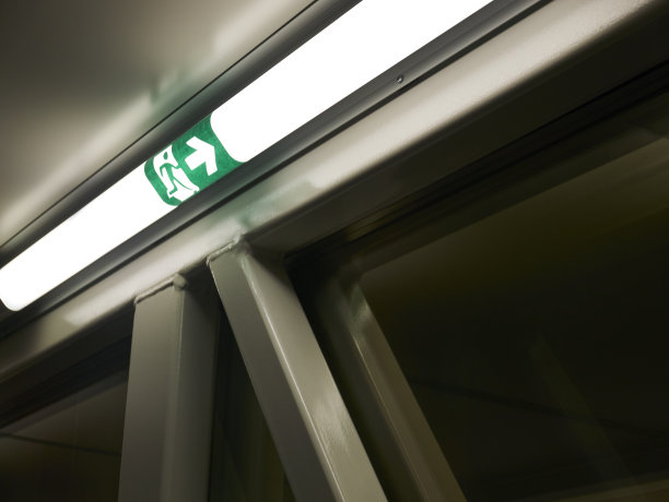 紧急出口指示灯图片下载