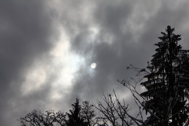巴伐利亚大雪纷飞的冬天非常美丽图片下载