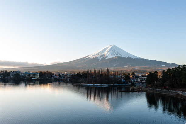 日出的富士山图片下载