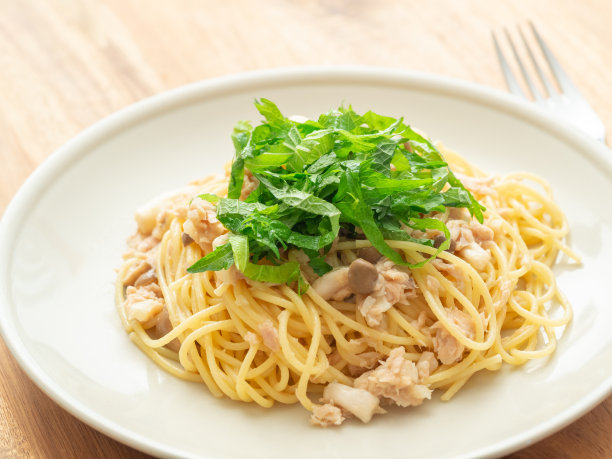 日式金枪鱼蘑菇意大利面图片下载