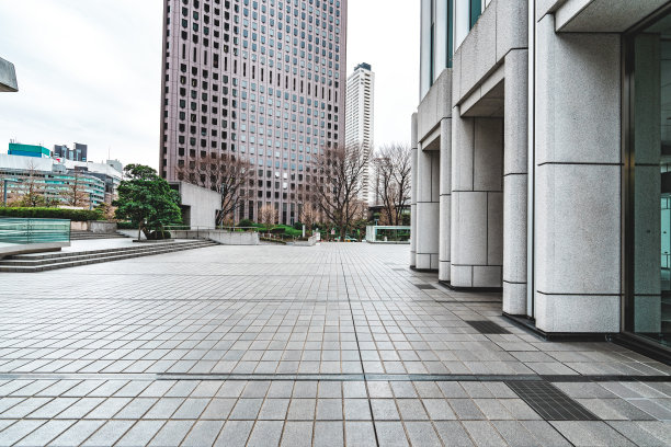 东京新宿办公公园的空人行道图片下载