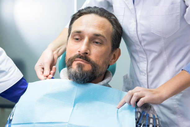 牙医诊所的人。图片下载