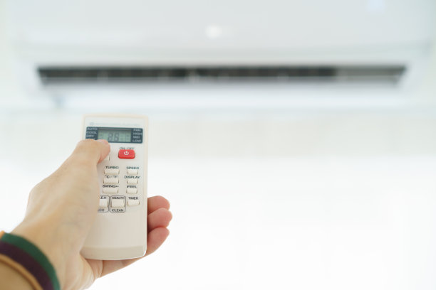 打开空调。图片下载