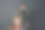 一对快乐的小情侣站在黑色背景下用手机拍摄视频。流媒体视频。图片下载