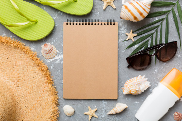 空白书写书与夏季海滩配件的背景，复制空间。平面布局，复制空间图片下载