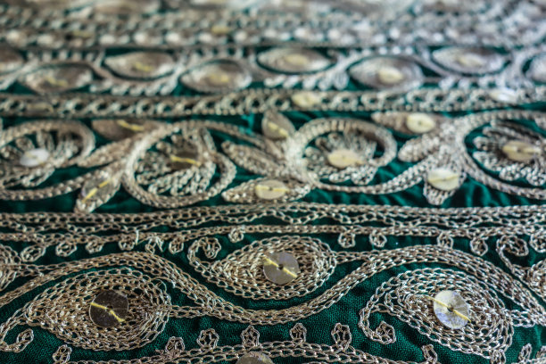 金色复古刺绣花卉图案图片下载