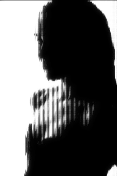 女子肖像插图在半色调黑白电视屏幕像素图案图片下载