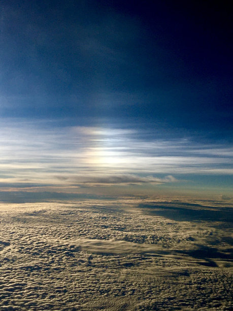 在天空中飞翔图片下载