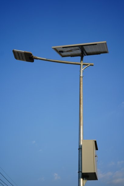 带有太阳能照明的路灯图片下载