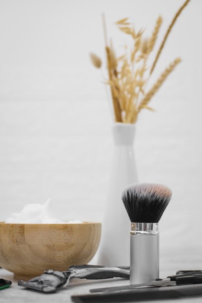 一套剃须用品。图片下载