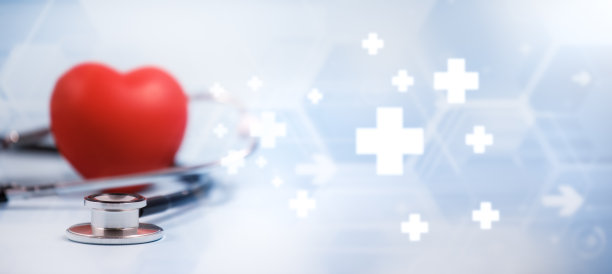 概念听诊器和红心脏带有健康保险，医生听诊器和红心脏检查心脏保健，白色背景上用于检查心脏的仪器代表运动，隔离图片下载