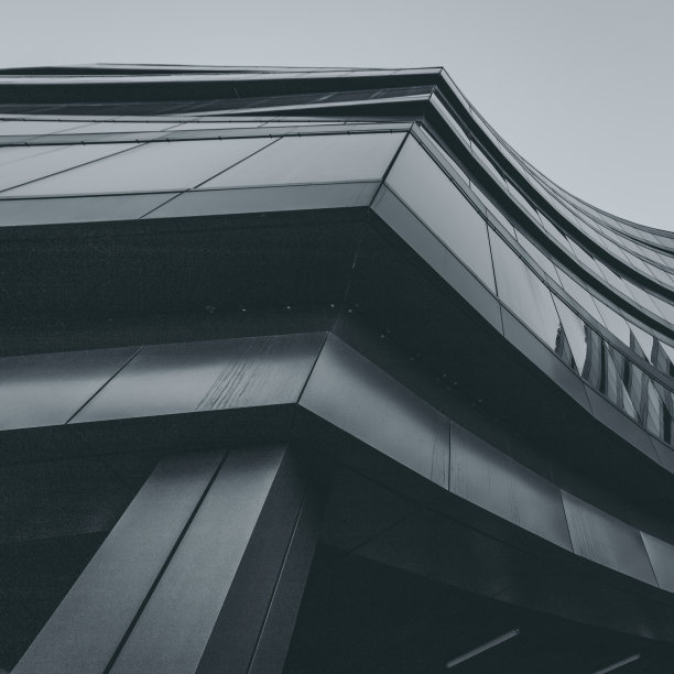 混凝土和玻璃的现代建筑，城市中的现代建筑图片下载