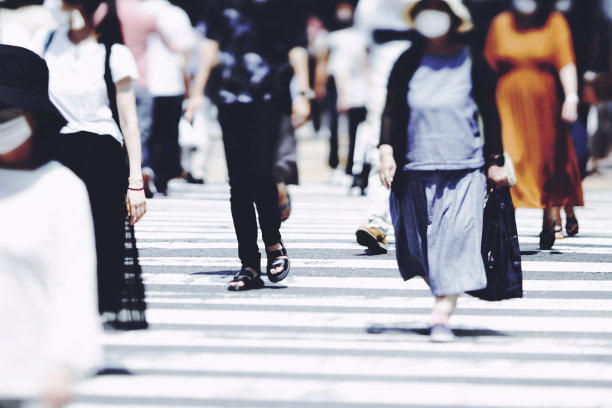 许多人穿过日本大阪图片下载