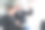商务人士开会讨论或通过笔记本电脑进行视频通话。图片下载