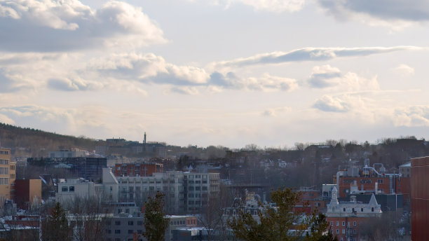 小城市区晚霞云天舍布鲁克景观魁北克市容法国文化加拿大图片下载