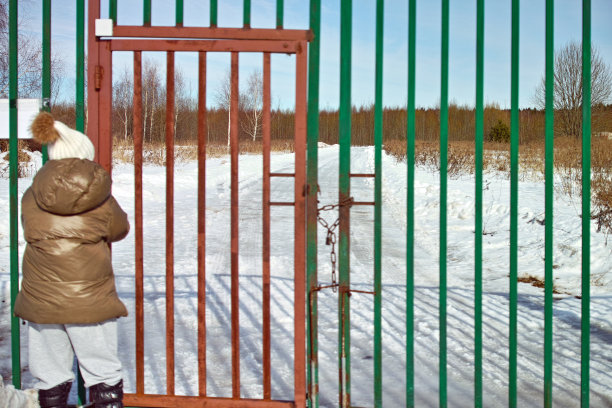 女人锁门图片下载