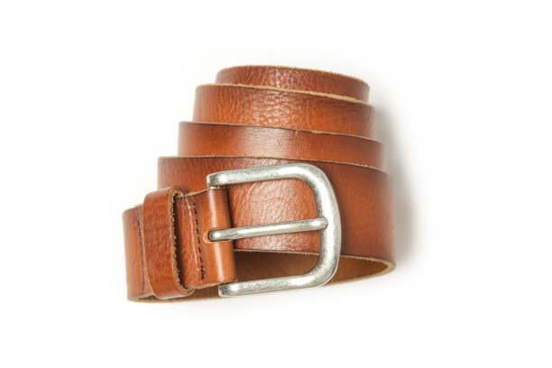 棕色皮带与银色扣孤立在白色背景图片下载