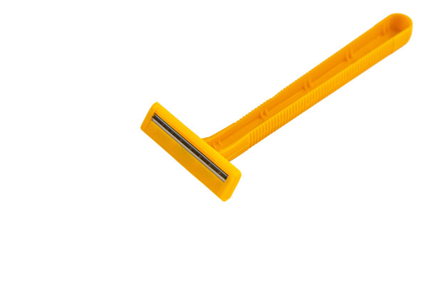 黄色剃须刀孤立在白色背景上。刮胡刀图片下载