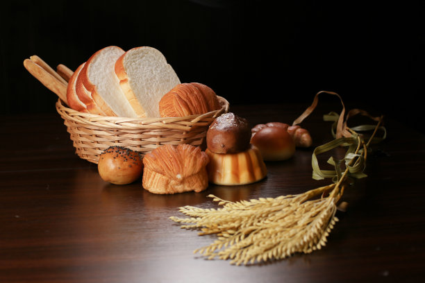 有面包和小麦的静物图片下载