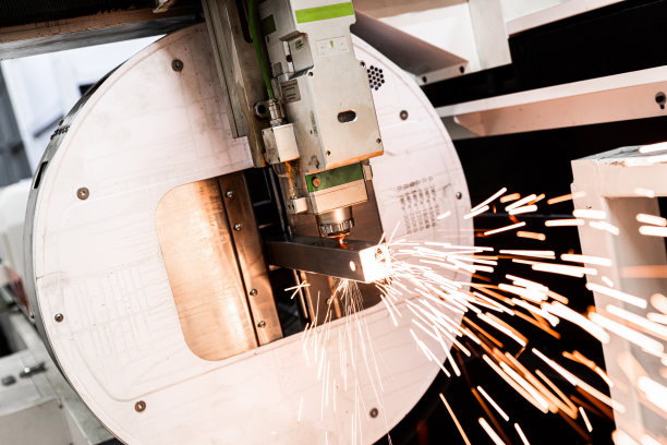 数控激光切割金属方管。图片下载